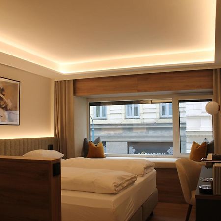 Hotel Schwarzer Baer Линц Экстерьер фото