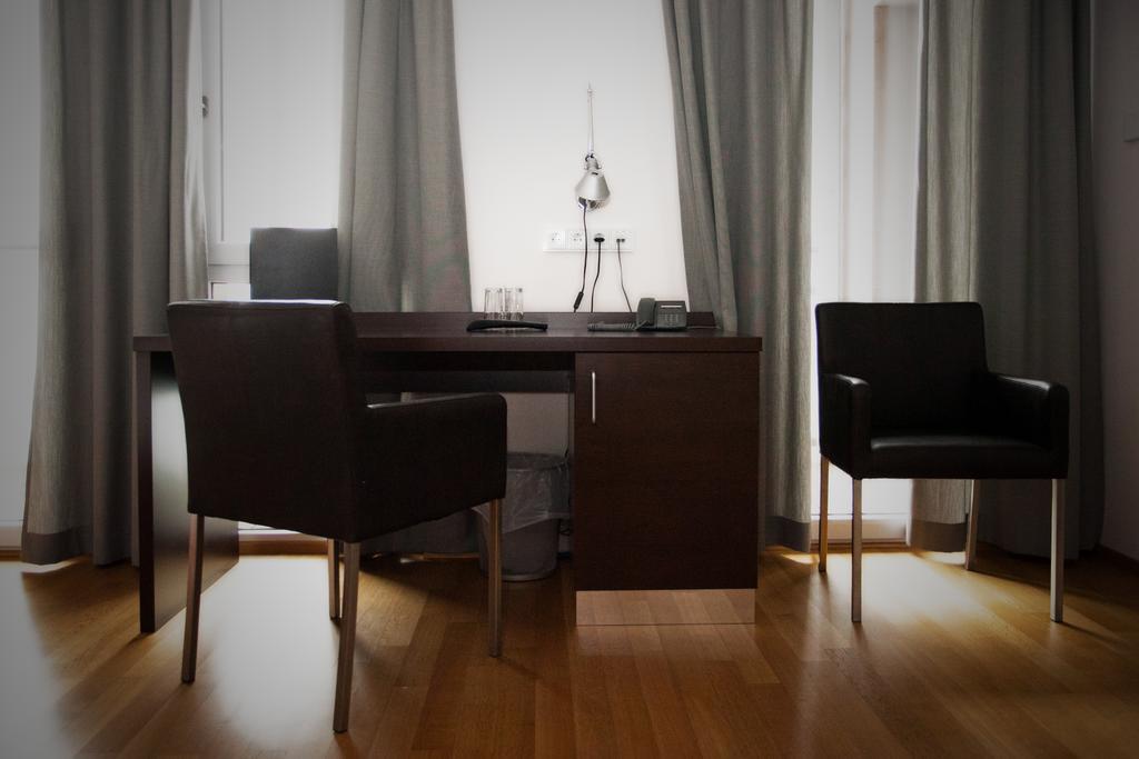 Hotel Schwarzer Baer Линц Экстерьер фото