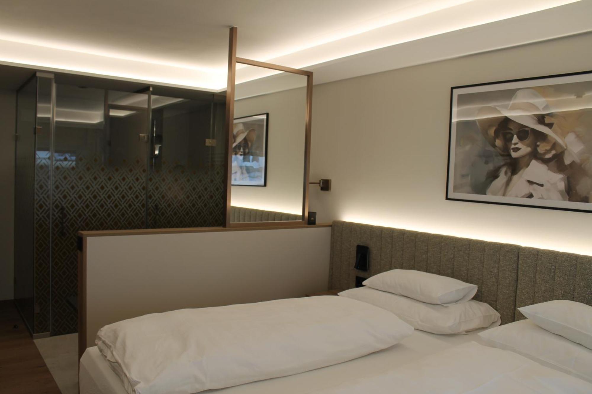Hotel Schwarzer Baer Линц Экстерьер фото