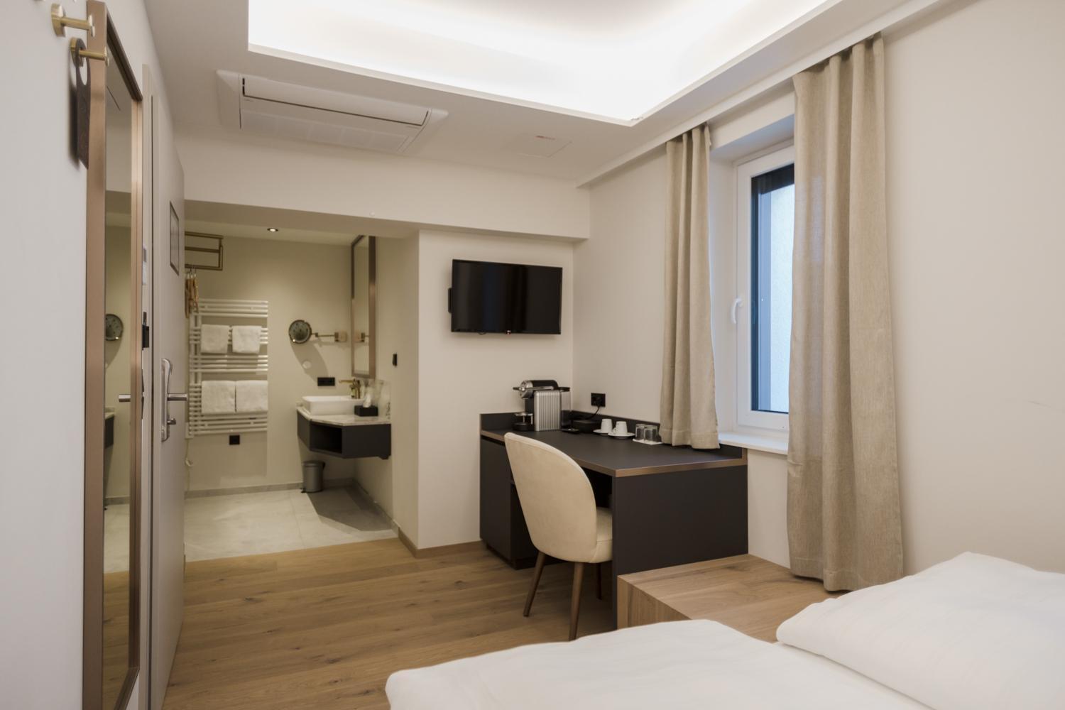 Hotel Schwarzer Baer Линц Экстерьер фото