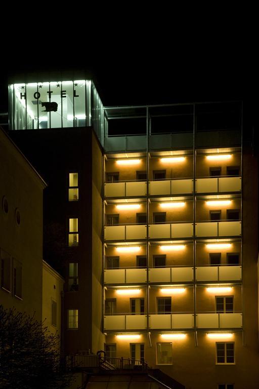 Hotel Schwarzer Baer Линц Экстерьер фото